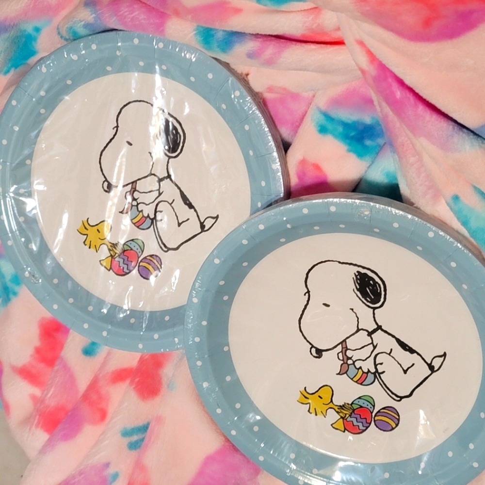 2 Pks Graphique Snoopy and Woodstock Easter Egg Paper Plates New Novelty 32 Pcs.
